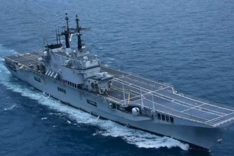 KRI SRIWIJAYA-100 RESMI MASUK JAJARAN TNI AL USAI PENGIBARAN BENDERA MERAH PUTIH DI TANJUNG PRIOK