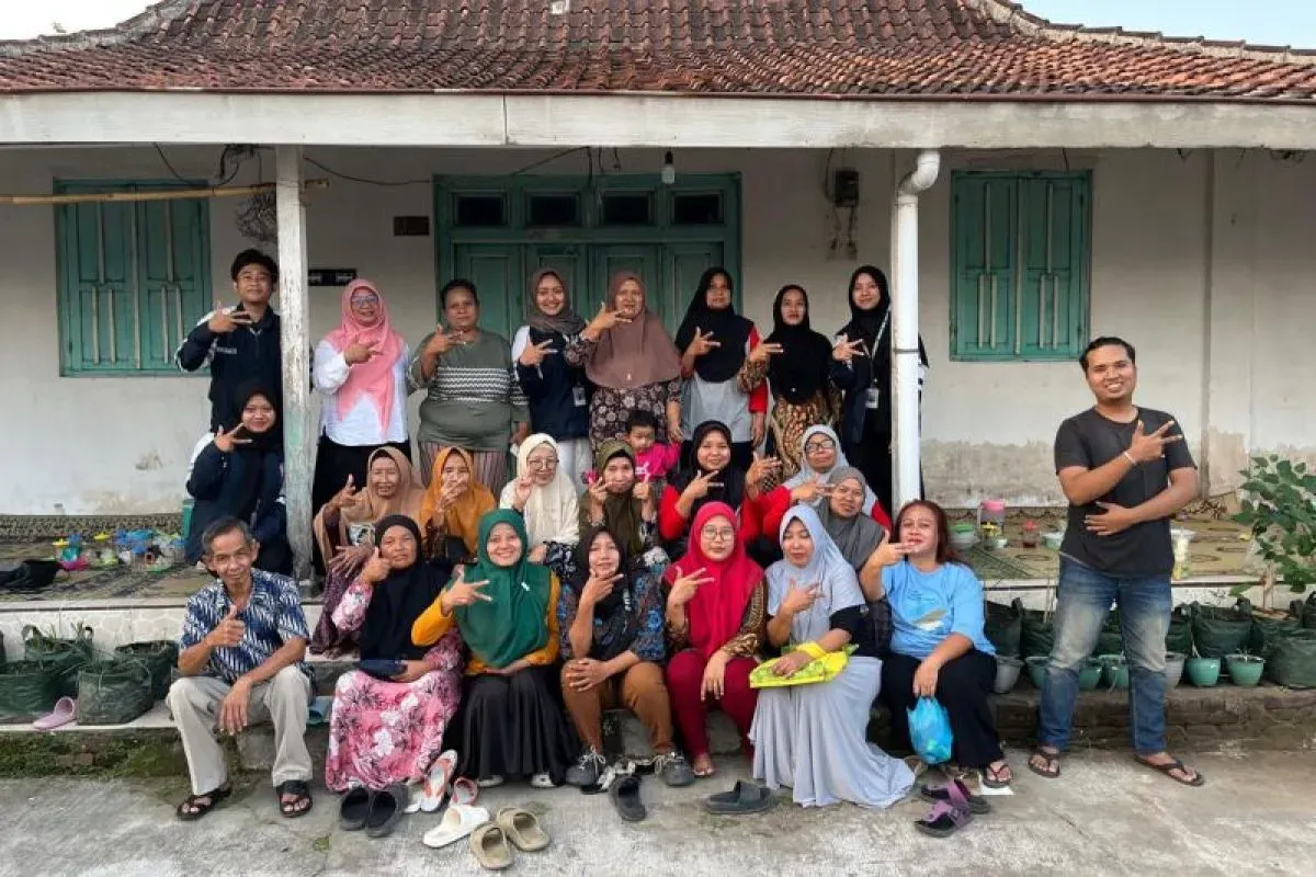MAHASISWA KKN UNDIP EDUKASI KELOLA KEUANGAN DAN LITERASI PAJAK BAGI KPM PKH DI KLATEN