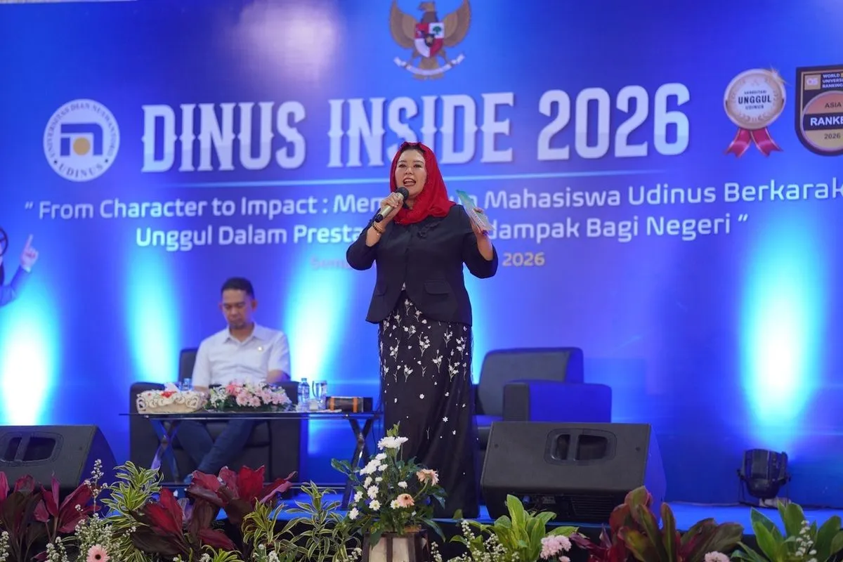 YENNY WAHID AJAK MAHASISWA BARU UDINUS TELADANI KEPEMIMPINAN GUS DUR SEBAGAI GENERASI PEMBELA DEMOKRASI