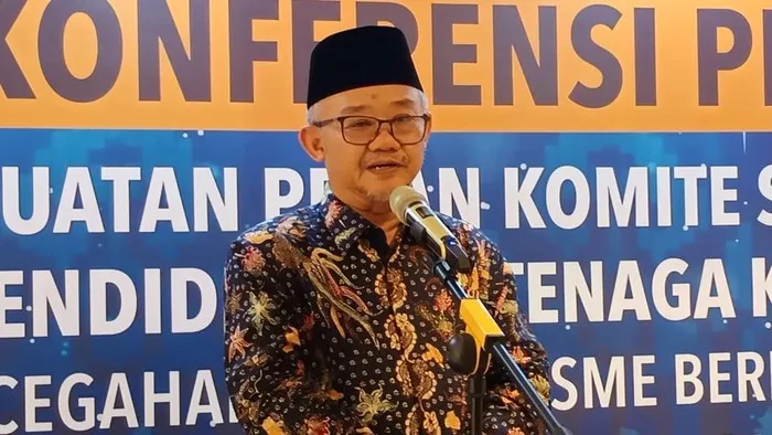 MENDIKDASMEN INSTRUKSIKAN PJJ BAGI SEKOLAH TERDAMPAK ERUPSI GUNUNG ANAK KRAKATAU