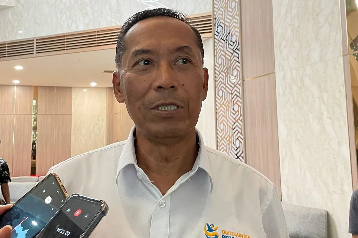KEMENDIKTISAINTEK IMBAU PERGURUAN TINGGI MOBILISASI PAKAR DAN BUKA POSKO SIAGA TANGGAPI ERUPSI GUNUNG ANAK KRAKATAU