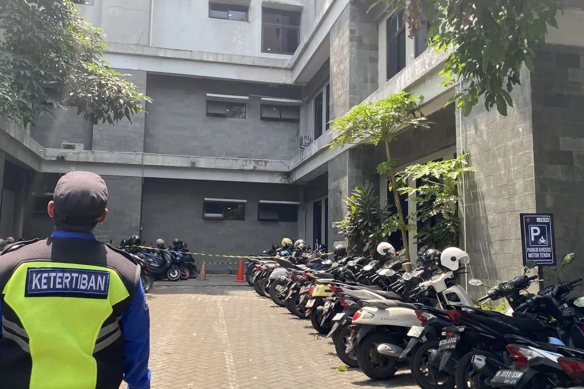 MAHASISWA FK UNIVERSITAS BRAWIJAYA SELAMAT USAI NEKAT LOMPAT DARI LANTAI DUA DUA GEDUNG KAMPUS